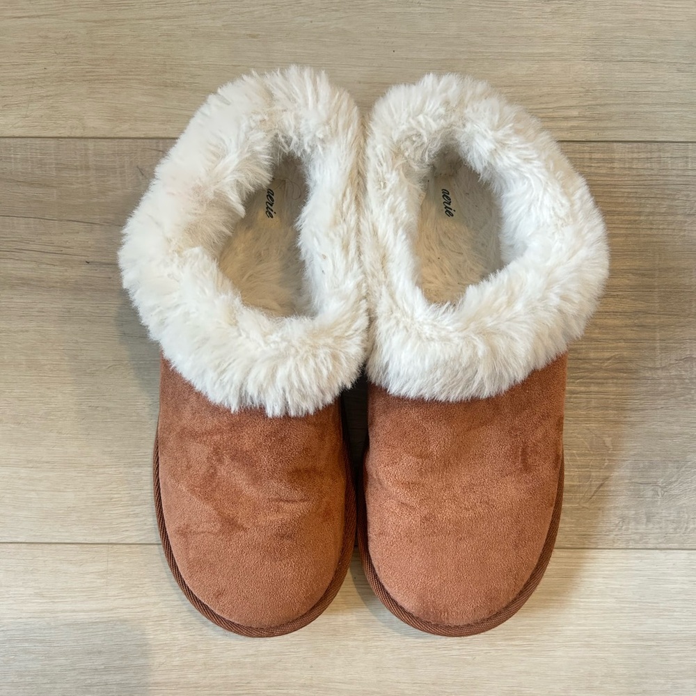 Aerie brown fuzzy slippers